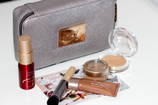 A Jane Iredale Starter Kit Could Easily Be Yours!